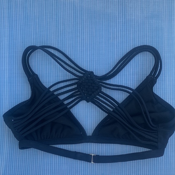 Black bikini top…. a strap that hooks in the back…. beautiful back detail.. - Picture 5 of 8